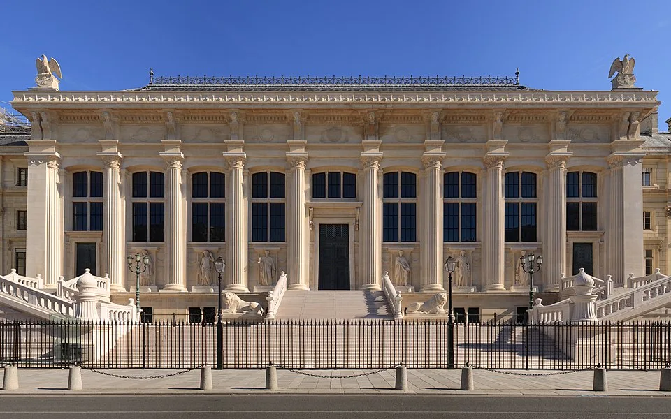 AFFAIRE Vincent REYNOUARD |COUR D’APPEL DE PARIS : L’OJF SALUE LA FERMETÉ DE L’AUDIENCE (DÉLIBÉRÉ AU 26 MARS 2026)