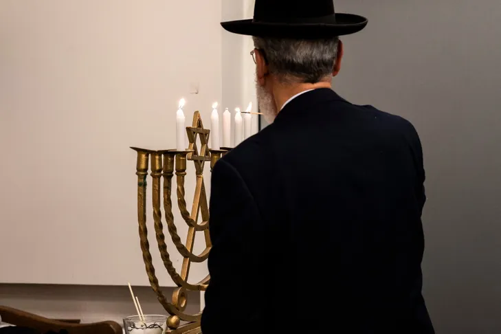 « L’antisémitisme se nourrit d’une ignorance que l’État français ne se donne pas la peine de combler »